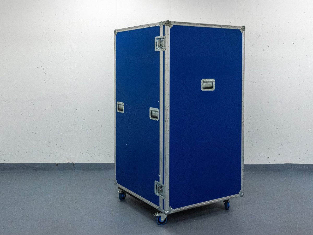 Blaues Case für schmale Ladung — TAKEBOX Anfertigung